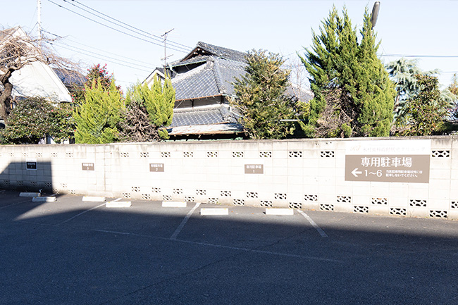 駐車場は6台分ございます